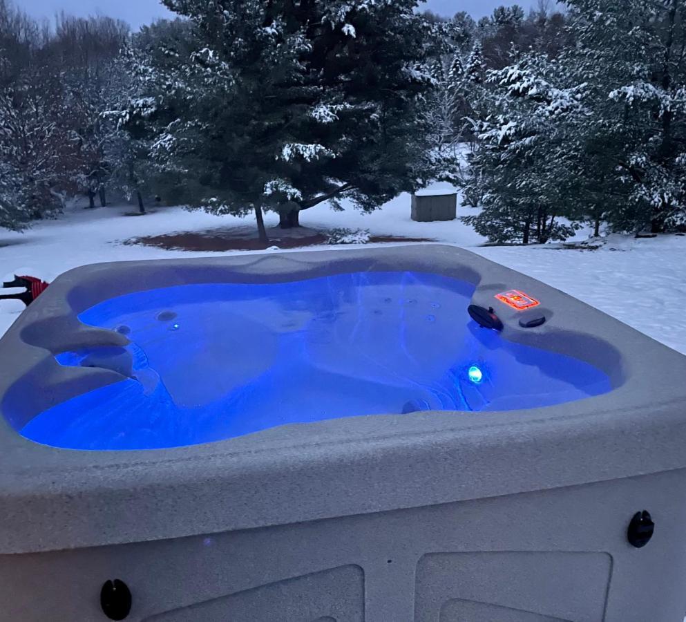 Long Lake Retreat- Hot Tub, Pool Table, Firepit Traverse City Exterior foto